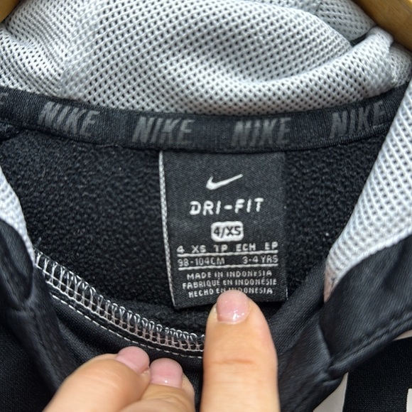 Nike Black Sweatshirt hoodie kids size 4 - Picture 4 of 6